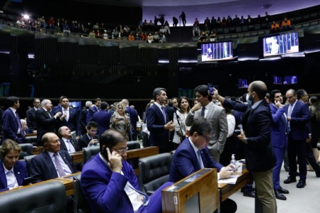 Cmara aprova PEC do piso salarial da enfermagem