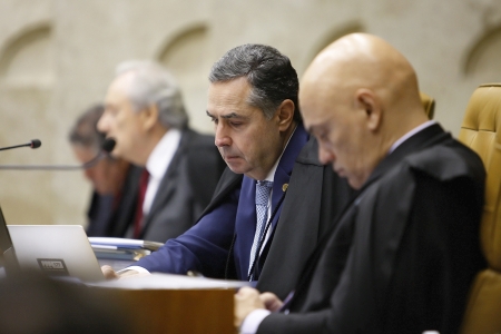 STF: Barroso suspende piso da enfermagem e pede esclarecimentos para avaliar impacto nos gastos pblicos e risco de demisses