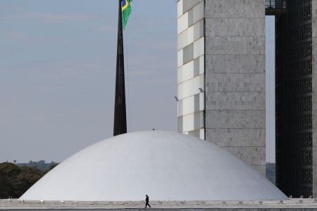 Senado aprova realocao de verba para piso da enfermagem